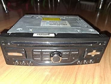 Multimedijalna jedinica za automobil (OEM, PSA) - Prednji panel sa na lalafo.rs Multimedijalna jedinica za automobil (OEM, PSA) - Prednji panel sa